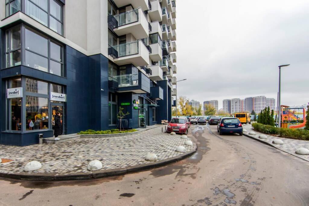 Новые Светлые Апартаменты Метро Славутич เคียฟ ภายนอก รูปภาพ