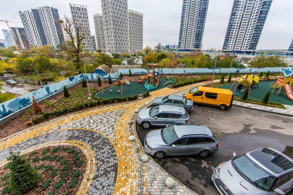 Новые Светлые Апартаменты Метро Славутич เคียฟ ภายนอก รูปภาพ