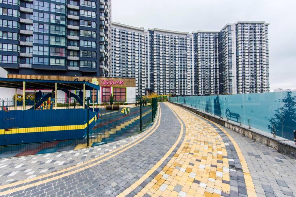 Новые Светлые Апартаменты Метро Славутич เคียฟ ภายนอก รูปภาพ